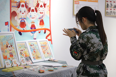 藝術學院組織2021級同學參觀“藝心向黨，慶祝建黨100周年”主題作品展